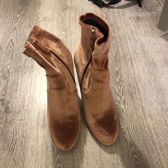 Steve Madden blush pink velvet booties - Picture 4 of 4